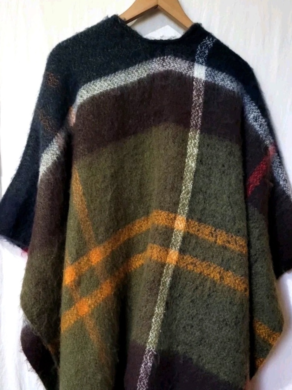 Unworn Barbour Isla Boucle Serape in Tartan Multi - Picture 8 of 9